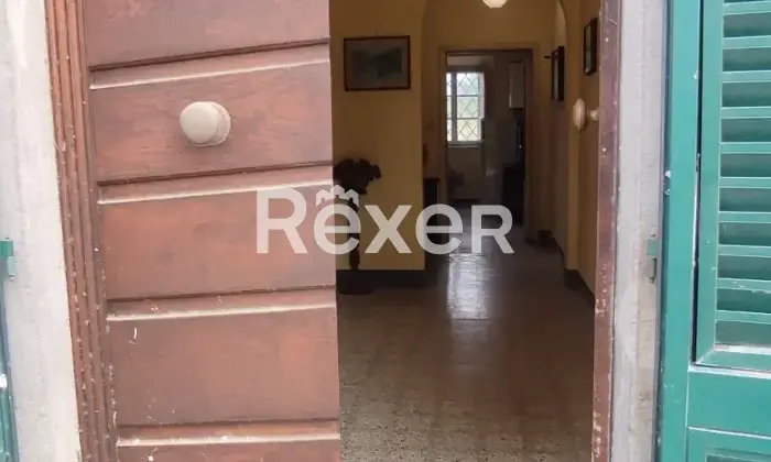 Rexer-Capannori-Porzione-centrale-di-casale-con-due-appartamenti-garage-e-mq-di-terreno-Altro