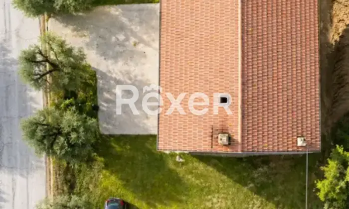 Rexer-Montottone-Casa-indipendente-con-corte-esclusiva-e-terreno-edificabile-vista-panoramica-Vista-aerea