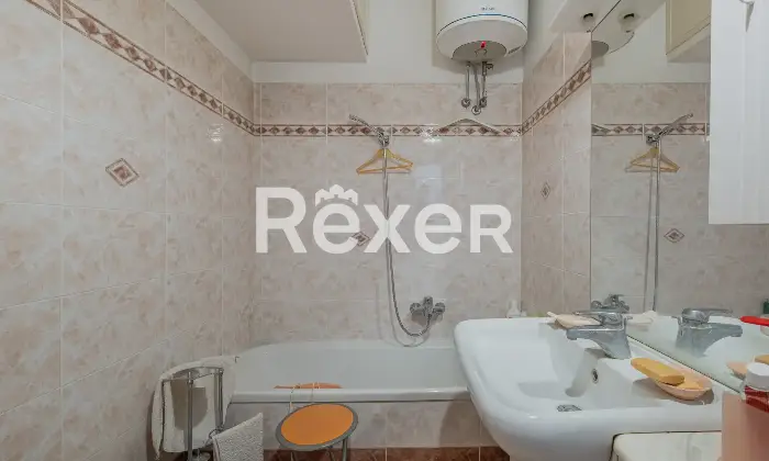 Rexer-Roma-Bilocale-con-balcone-in-zona-Via-delle-Sette-Chiese-Altro