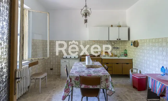 Rexer-Castiglione-del-Lago-Villa-indipendente-con-due-appartamenti-e-ettari-di-terreno-a-Castiglione-del-Lago-Altro