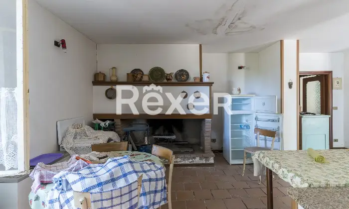 Rexer-Castiglione-del-Lago-Villa-indipendente-con-due-appartamenti-e-ettari-di-terreno-a-Castiglione-del-Lago-Altro