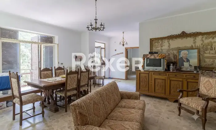 Rexer-Castiglione-del-Lago-Villa-indipendente-con-due-appartamenti-e-ettari-di-terreno-a-Castiglione-del-Lago-Altro