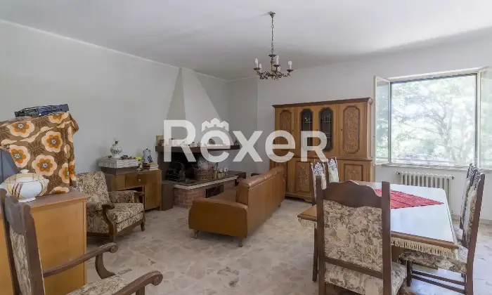 Rexer-Castiglione-del-Lago-Villa-indipendente-con-due-appartamenti-e-ettari-di-terreno-a-Castiglione-del-Lago-Altro