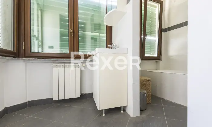 Rexer-Torino-Villetta-semi-indipendente-con-giardino-privato-Altro
