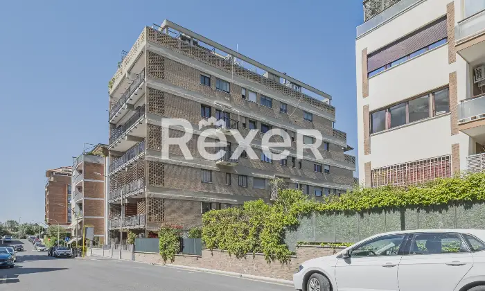 Rexer-Roma-Appartamento-ampio-e-luminoso-con-tripla-esposizione-e-posto-auto-coperto-Altro