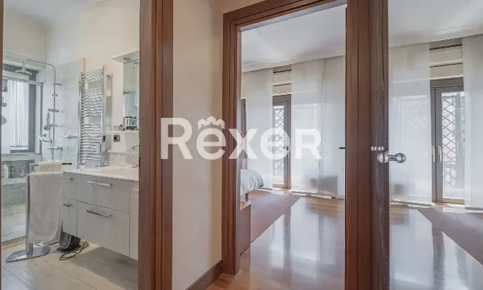 Rexer-Roma-Appartamento-ampio-e-luminoso-con-tripla-esposizione-e-posto-auto-coperto-Altro