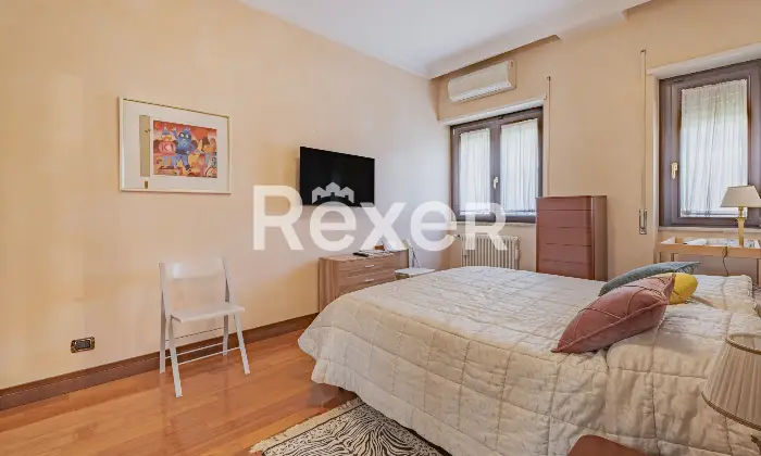 Rexer-Roma-Appartamento-ampio-e-luminoso-con-tripla-esposizione-e-posto-auto-coperto-Altro