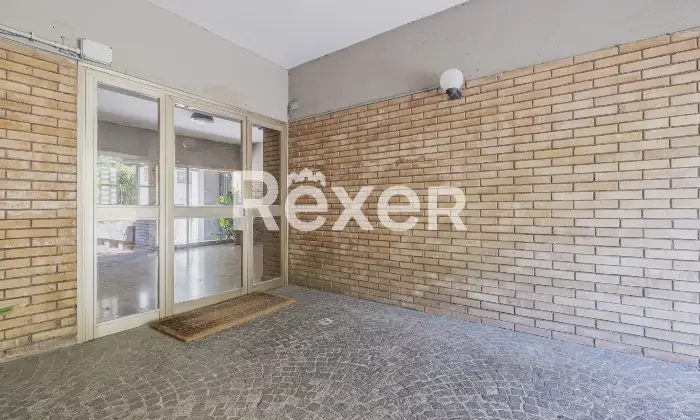 Rexer-Roma-Appartamento-ampio-e-luminoso-con-tripla-esposizione-e-posto-auto-coperto-Altro