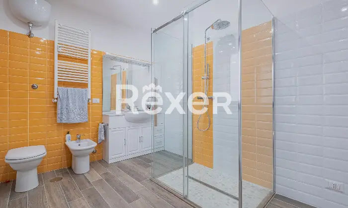 Rexer-Roma-Attico-ampia-metratura-con-posto-auto-Altro