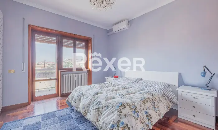 Rexer-Roma-Attico-ampia-metratura-con-posto-auto-Altro