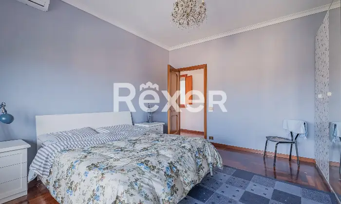 Rexer-Roma-Attico-ampia-metratura-con-posto-auto-Altro