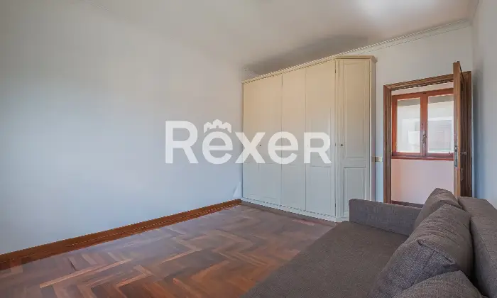 Rexer-Roma-Attico-ampia-metratura-con-posto-auto-Altro