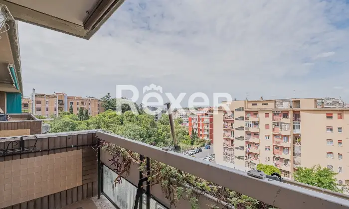 Rexer-Roma-Attico-ampia-metratura-con-posto-auto-Altro