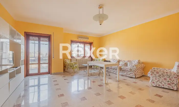Rexer-Roma-Attico-ampia-metratura-con-posto-auto-Altro