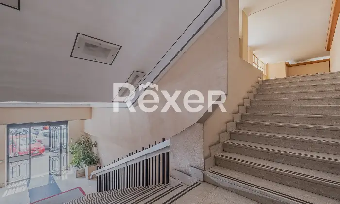 Rexer-Roma-Attico-ampia-metratura-con-posto-auto-Altro