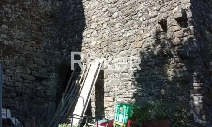 Rexer-Beverino-Cantina-in-vendita-in-via-Castello-a-Castiglione-Vara-Beverino-Altro