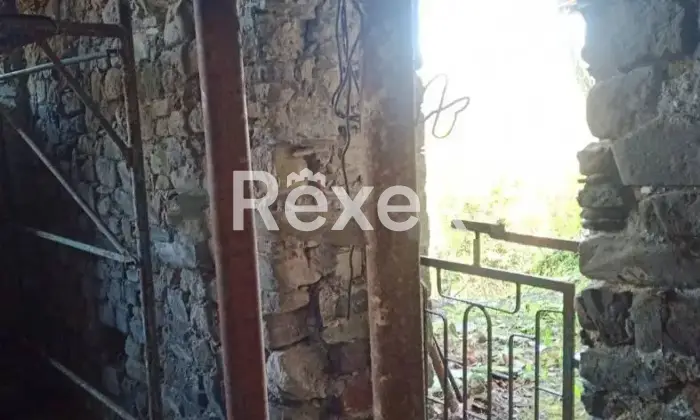 Rexer-Beverino-Cantina-in-vendita-in-via-Castello-a-Castiglione-Vara-Beverino-Altro