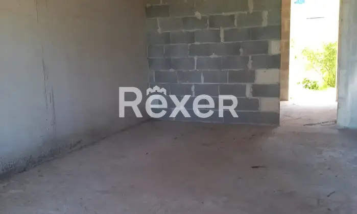 Rexer-PresicceAcquarica-Fabbricato-indipendente-allo-stato-rustico-Altro