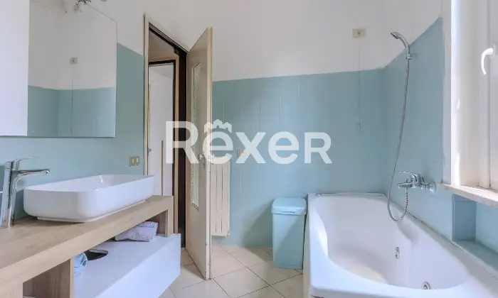 Rexer-Grassobbio-Trilocale-con-garage-e-cantina-in-buono-stato-Altro