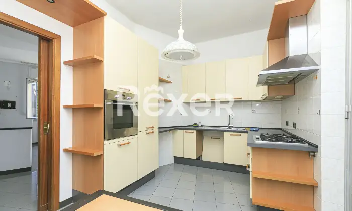 Rexer-Genova-VENDESILUMINOSO-APPARTAMENTO-MQ-PIU-BOX-MQ-EURO-Altro