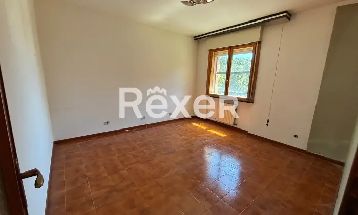Rexer-Savona-Ampia-metratura-con-terrazza-pauto-e-cantina-Altro