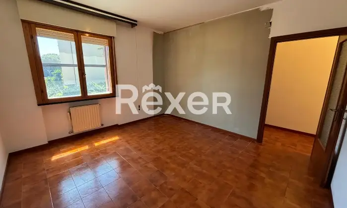 Rexer-Savona-Ampia-metratura-con-terrazza-pauto-e-cantina-Altro