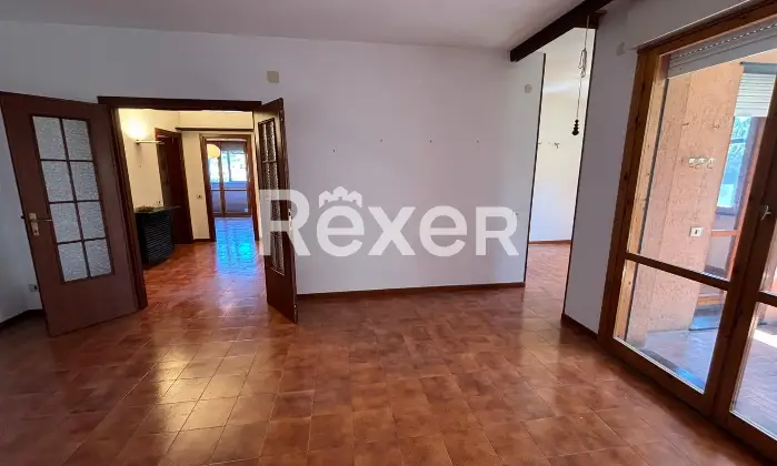 Rexer-Savona-Ampia-metratura-con-terrazza-pauto-e-cantina-Altro