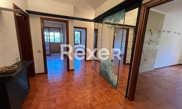 Rexer-Savona-Ampia-metratura-con-terrazza-pauto-e-cantina-Altro