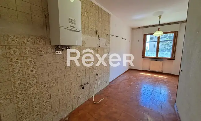 Rexer-Savona-Ampia-metratura-con-terrazza-pauto-e-cantina-Altro