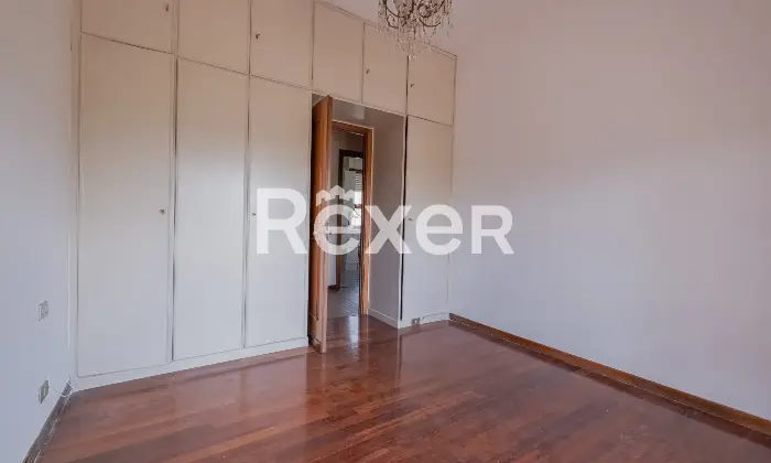 Rexer-Mostacciano-Appartamento-di-Mq-con-tripla-esposizione-box-e-cantina-Altro