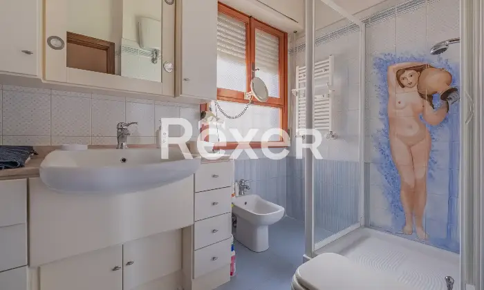Rexer-Mostacciano-Appartamento-di-Mq-con-tripla-esposizione-box-e-cantina-Altro