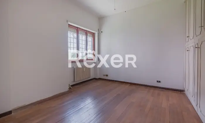 Rexer-Mostacciano-Appartamento-di-Mq-con-tripla-esposizione-box-e-cantina-Altro