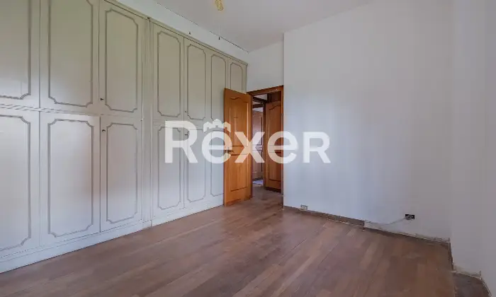 Rexer-Mostacciano-Appartamento-di-Mq-con-tripla-esposizione-box-e-cantina-Altro