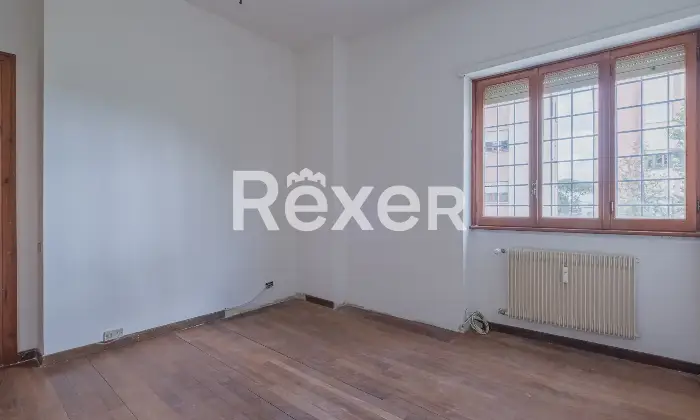 Rexer-Mostacciano-Appartamento-di-Mq-con-tripla-esposizione-box-e-cantina-Altro