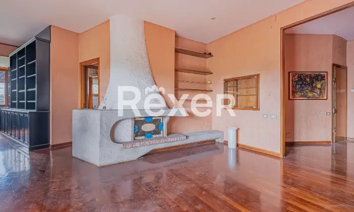Rexer-Mostacciano-Appartamento-di-Mq-con-tripla-esposizione-box-e-cantina-Altro