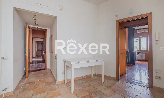 Rexer-Mostacciano-Appartamento-di-Mq-con-tripla-esposizione-box-e-cantina-Altro