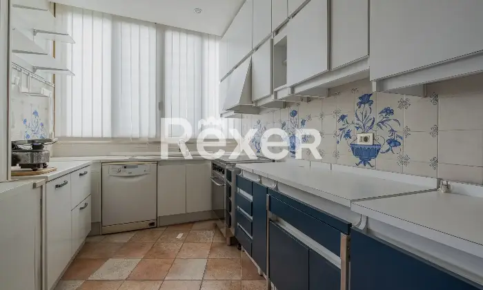 Rexer-Mostacciano-Appartamento-di-Mq-con-tripla-esposizione-box-e-cantina-Altro