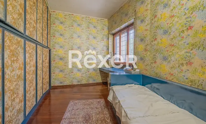 Rexer-Mostacciano-Appartamento-di-Mq-con-tripla-esposizione-box-e-cantina-Altro