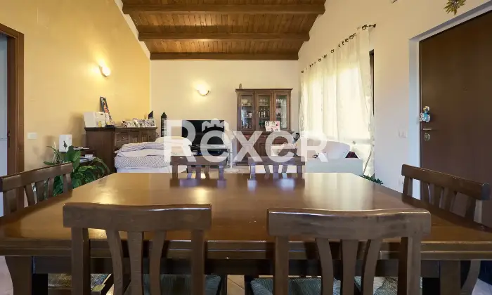 Rexer-Ari-VILLETTA-INDIPENDENTE-CON-TERRENO-DI-MQ-E-CANTINA-Altro