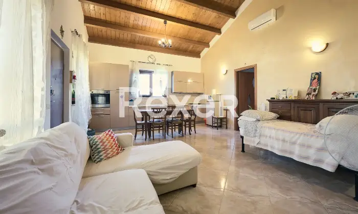 Rexer-Ari-VILLETTA-INDIPENDENTE-CON-TERRENO-DI-MQ-E-CANTINA-Altro