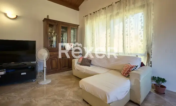 Rexer-Ari-VILLETTA-INDIPENDENTE-CON-TERRENO-DI-MQ-E-CANTINA-Altro