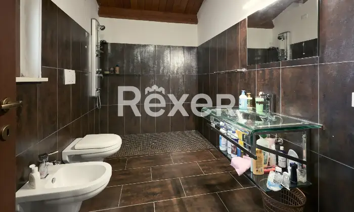 Rexer-Ari-VILLETTA-INDIPENDENTE-CON-TERRENO-DI-MQ-E-CANTINA-Altro