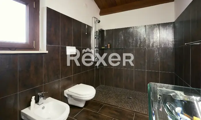 Rexer-Ari-VILLETTA-INDIPENDENTE-CON-TERRENO-DI-MQ-E-CANTINA-Altro