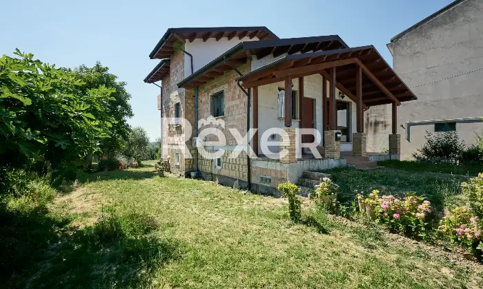 Rexer-Ari-VILLETTA-INDIPENDENTE-CON-TERRENO-DI-MQ-E-CANTINA-Altro