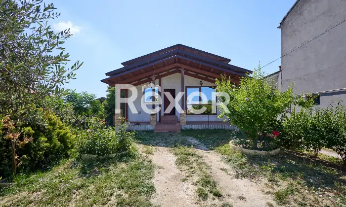 Rexer-Ari-VILLETTA-INDIPENDENTE-CON-TERRENO-DI-MQ-E-CANTINA-Altro