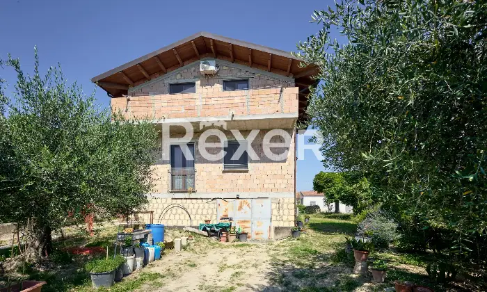 Rexer-Ari-VILLETTA-INDIPENDENTE-CON-TERRENO-DI-MQ-E-CANTINA-Altro