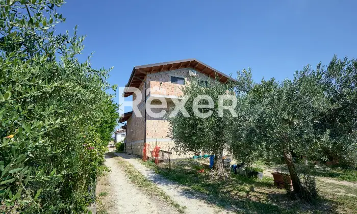Rexer-Ari-VILLETTA-INDIPENDENTE-CON-TERRENO-DI-MQ-E-CANTINA-Altro