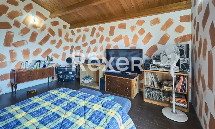 Rexer-Ari-VILLETTA-INDIPENDENTE-CON-TERRENO-DI-MQ-E-CANTINA-Altro