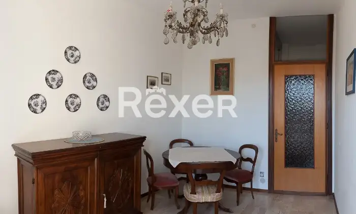 Rexer-Casale-Monferrato-Ampio-appartamento-con-cantina-garage-e-balconi-Altro