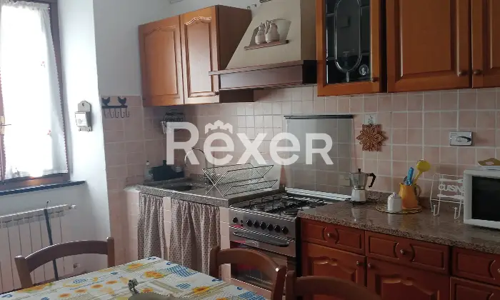 Rexer-Bosio-Casa-tipica-ligure-indipendente-su-lati-con-cortile-privato-Cucina